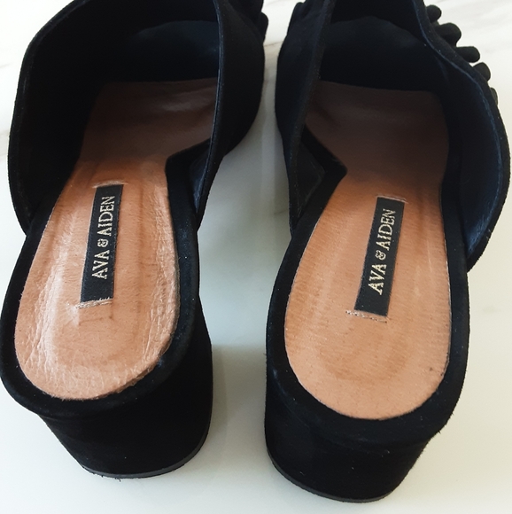 AVA & AIDEN Black Suede Ruffle Block Heel Open Toe Sandal Sz. 9 - Picture 10 of 12